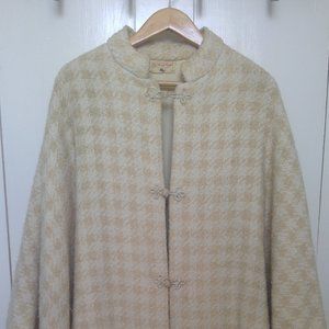 Vintage Cream & Off-White Cape